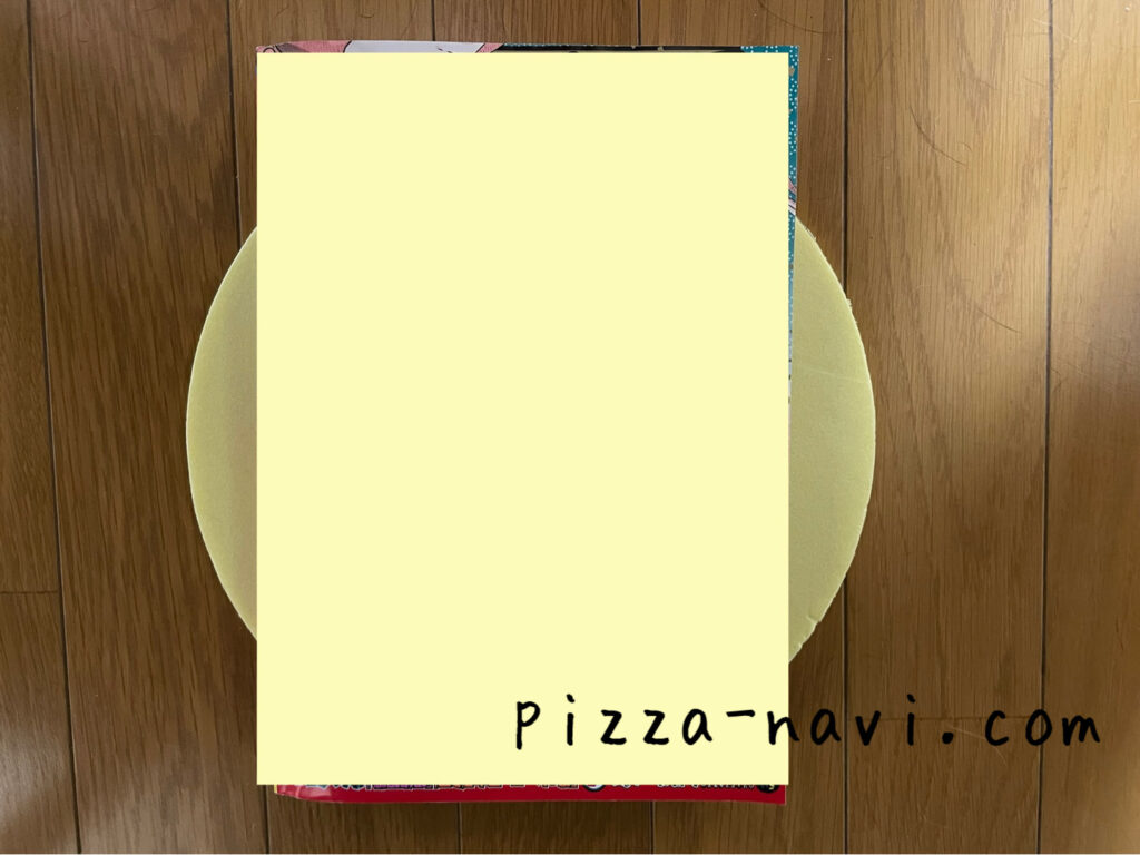 ピザハット Mサイズの大きさを週刊少年誌と比べてみた