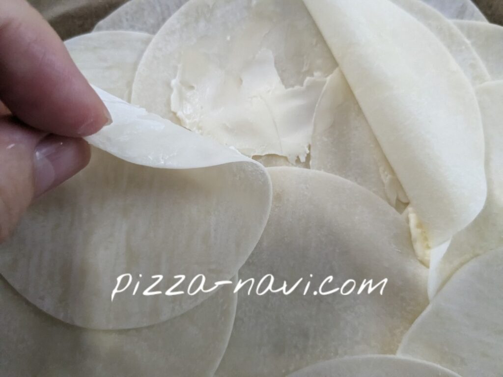 餃子の皮ピザ マルゲリータの作り方